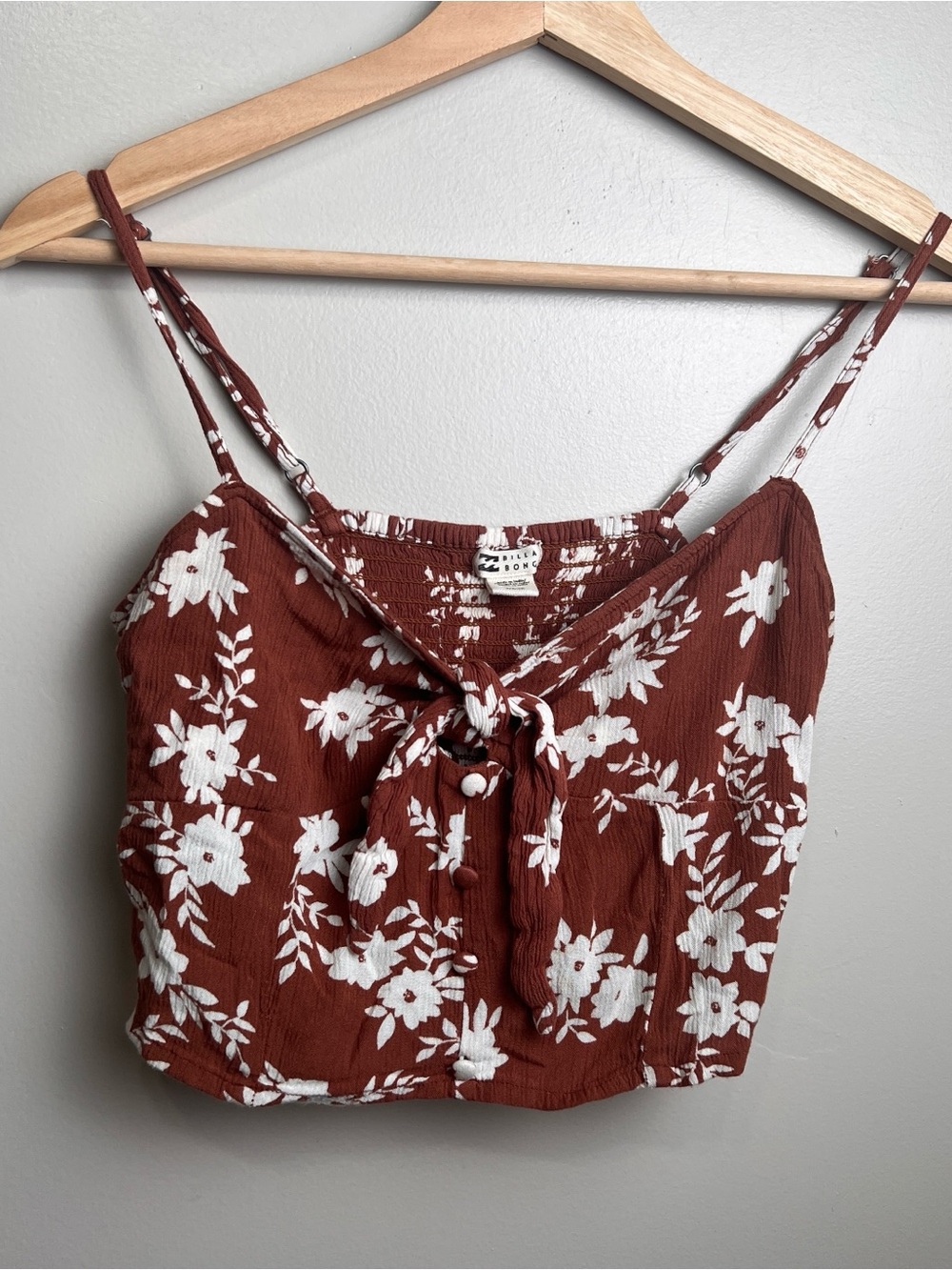 Billabong Wild Run floral tie-front crop top Size Small, EUC